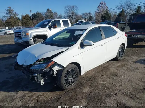 5YFBURHE2JP778826 2018 TOYOTA COROLLA - Image 2