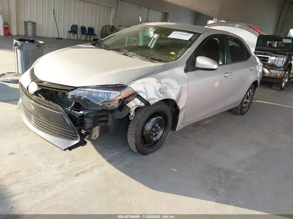 5YFBURHE2JP779054 2018 TOYOTA COROLLA - Image 2