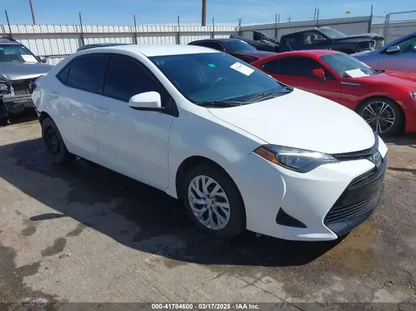 5YFBURHE2JP779944 2018 TOYOTA COROLLA - Image 1