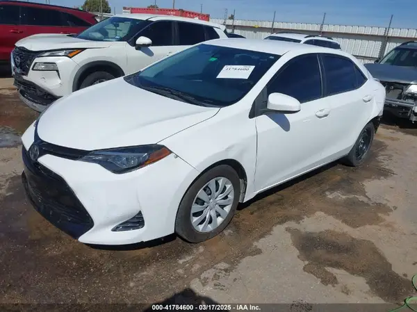 5YFBURHE2JP779944 2018 TOYOTA COROLLA - Image 2