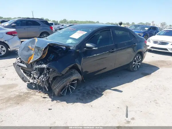 5YFBURHE2JP780768 2018 TOYOTA COROLLA - Image 2