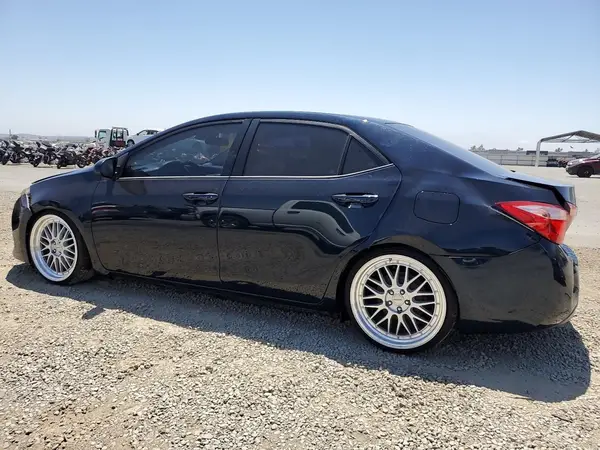 5YFBURHE2JP781516 2018 TOYOTA COROLLA - Image 2
