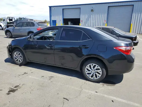 5YFBURHE2JP782892 2018 TOYOTA COROLLA - Image 2
