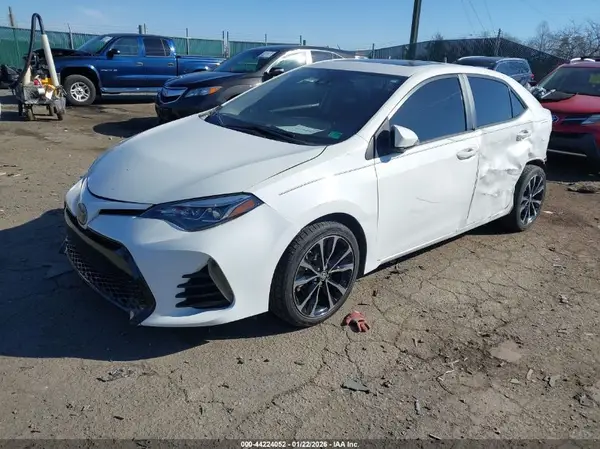 5YFBURHE2JP782973 2018 TOYOTA COROLLA - Image 2