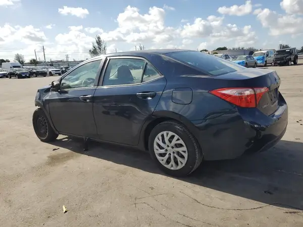 5YFBURHE2JP783783 2018 TOYOTA COROLLA - Image 2