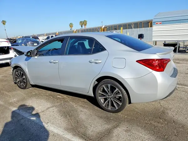 5YFBURHE2JP784321 2018 TOYOTA COROLLA - Image 2