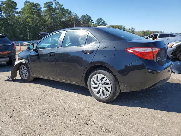 5YFBURHE2JP784917 2018 TOYOTA COROLLA - Image 2