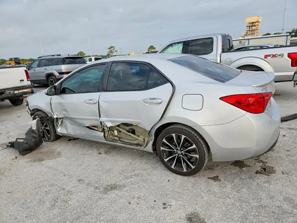 5YFBURHE2JP785632 2018 TOYOTA COROLLA - Image 2