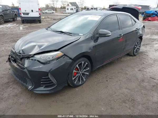 5YFBURHE2JP785842 2018 TOYOTA COROLLA - Image 2