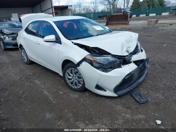 5YFBURHE2JP786781 2018 TOYOTA COROLLA - Image 1