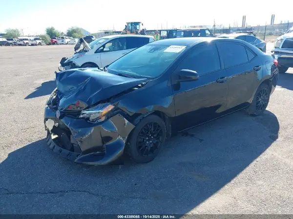 5YFBURHE2JP788241 2018 TOYOTA COROLLA - Image 2