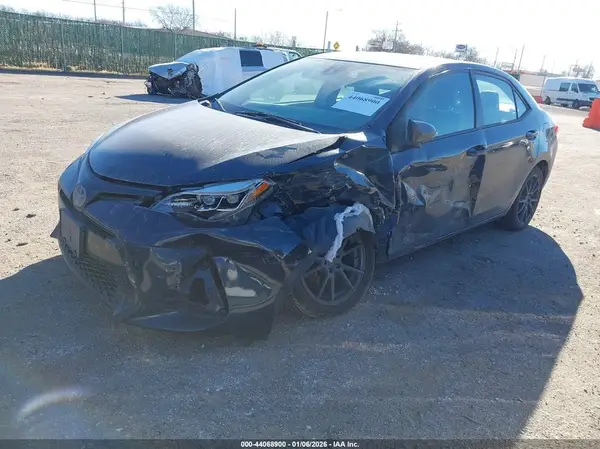 5YFBURHE2JP788384 2018 TOYOTA COROLLA - Image 2