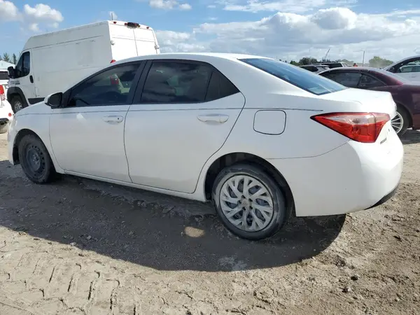5YFBURHE2JP788434 2018 TOYOTA COROLLA - Image 2