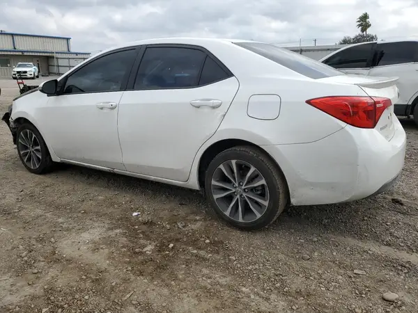5YFBURHE2JP789809 2018 TOYOTA COROLLA - Image 2