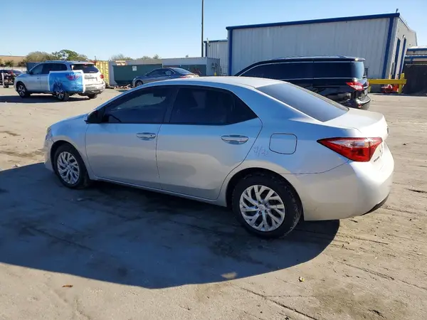 5YFBURHE2JP790202 2018 TOYOTA COROLLA - Image 2