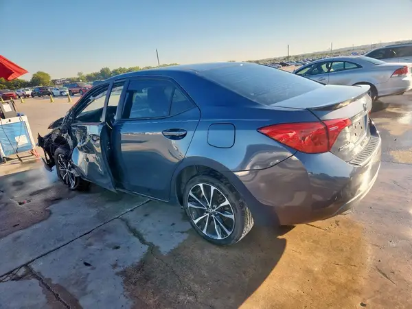 5YFBURHE2JP791592 2018 TOYOTA COROLLA - Image 2