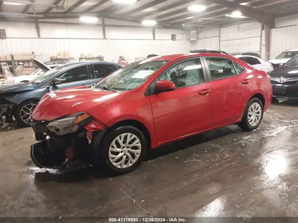 5YFBURHE2JP791608 2018 TOYOTA COROLLA - Image 2
