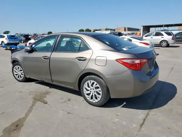5YFBURHE2JP792368 2018 TOYOTA COROLLA - Image 2