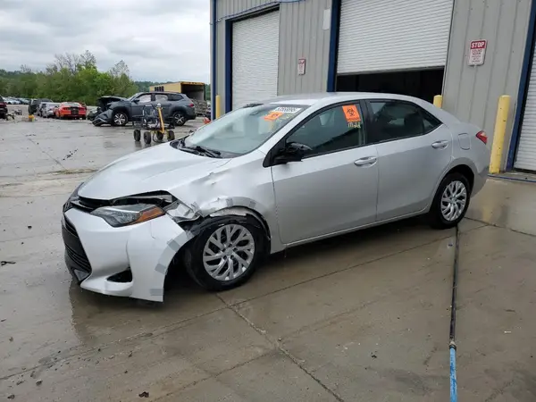 5YFBURHE2JP792712 2018 TOYOTA COROLLA - Image 1