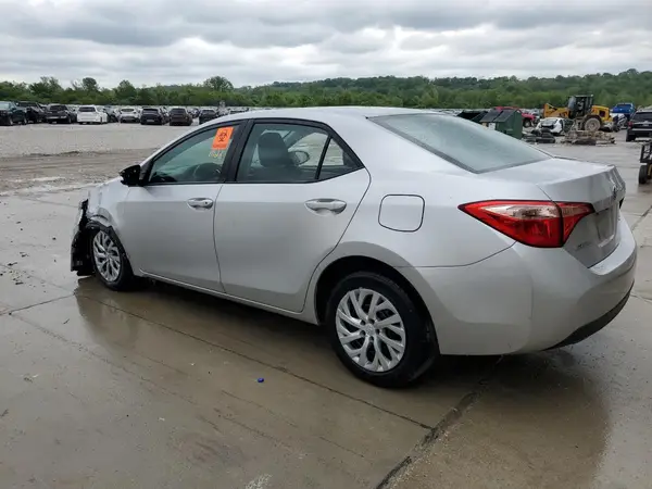 5YFBURHE2JP792712 2018 TOYOTA COROLLA - Image 2