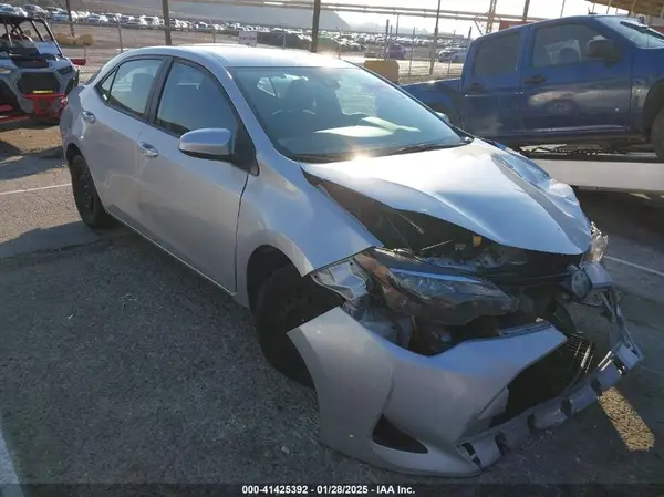 5YFBURHE2JP794346 2018 TOYOTA COROLLA - Image 1