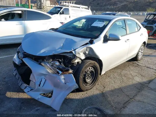 5YFBURHE2JP794346 2018 TOYOTA COROLLA - Image 2