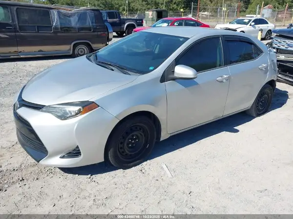5YFBURHE2JP795187 2018 TOYOTA COROLLA - Image 2