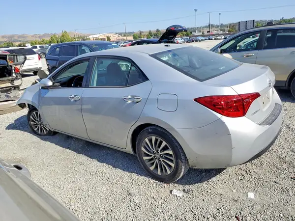 5YFBURHE2JP795352 2018 TOYOTA COROLLA - Image 2