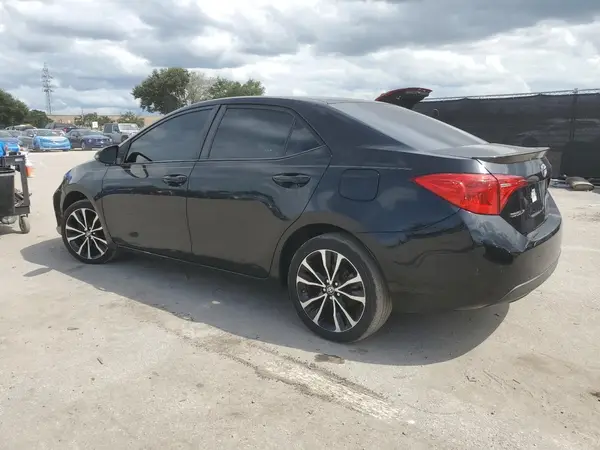 5YFBURHE2JP795576 2018 TOYOTA COROLLA - Image 2