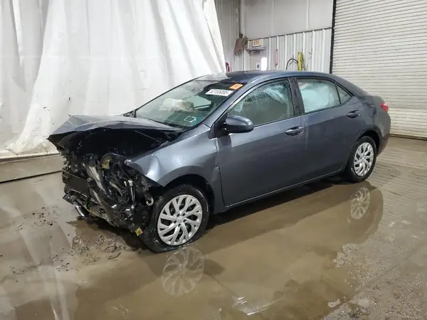 5YFBURHE2JP795674 2018 TOYOTA COROLLA - Image 1