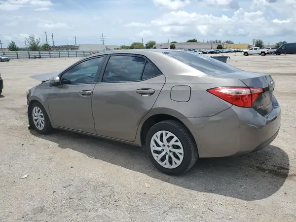 5YFBURHE2JP795822 2018 TOYOTA COROLLA - Image 2