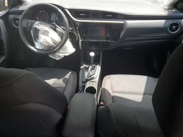 5YFBURHE2JP795822 2018 TOYOTA COROLLA - Image 8