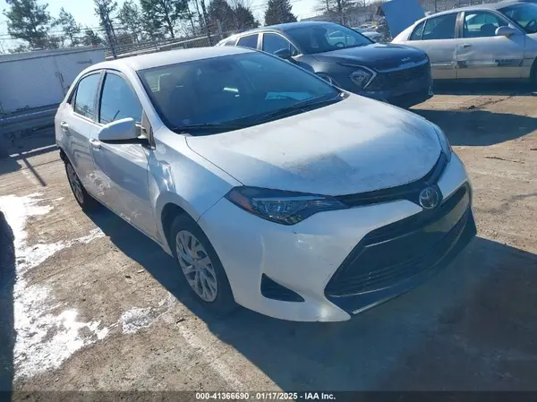 5YFBURHE2JP796873 2018 TOYOTA COROLLA - Image 1