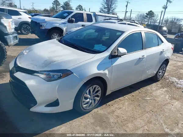 5YFBURHE2JP796873 2018 TOYOTA COROLLA - Image 2
