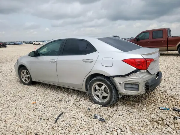 5YFBURHE2JP797117 2018 TOYOTA COROLLA - Image 2