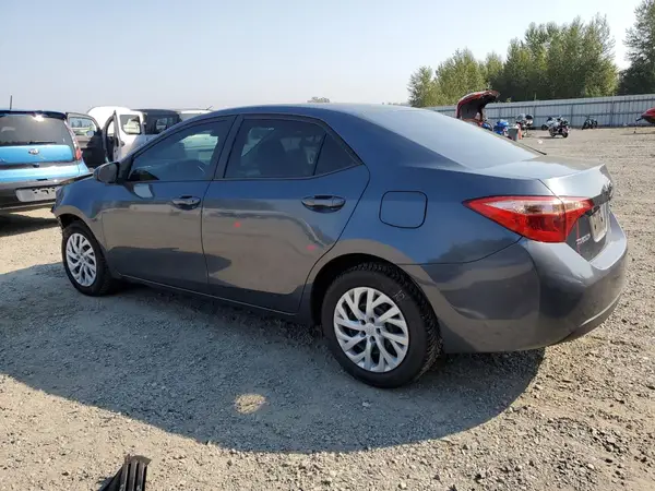 5YFBURHE2JP797120 2018 TOYOTA COROLLA - Image 2