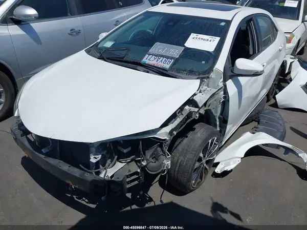 5YFBURHE2JP797652 2018 TOYOTA COROLLA - Image 2