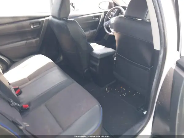 5YFBURHE2JP797652 2018 TOYOTA COROLLA - Image 8