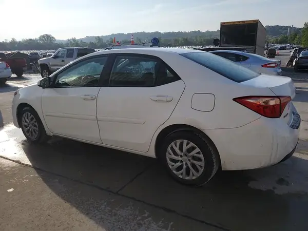5YFBURHE2JP799742 2018 TOYOTA COROLLA - Image 2