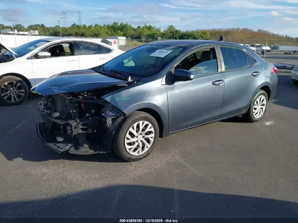 5YFBURHE2JP800114 2018 TOYOTA COROLLA - Image 2