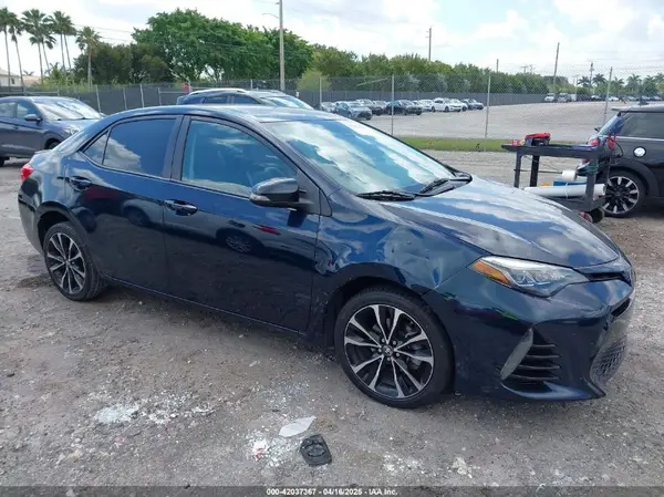 5YFBURHE2JP800677 2018 TOYOTA COROLLA - Image 1