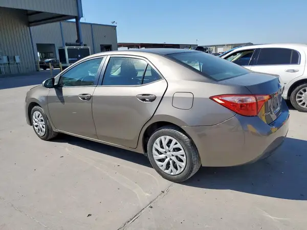 5YFBURHE2JP802316 2018 TOYOTA COROLLA - Image 2