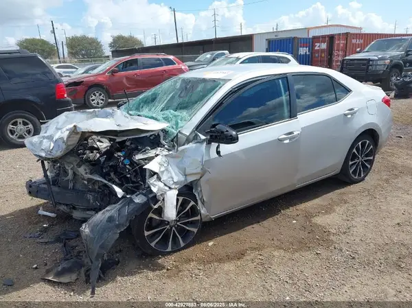 5YFBURHE2JP804714 2018 TOYOTA COROLLA - Image 2