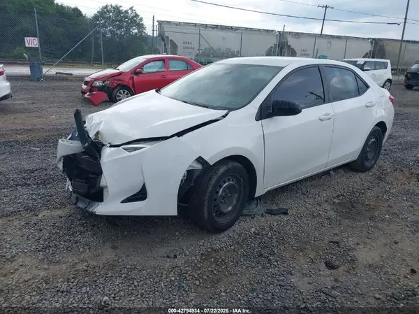 5YFBURHE2JP806219 2018 TOYOTA COROLLA - Image 2