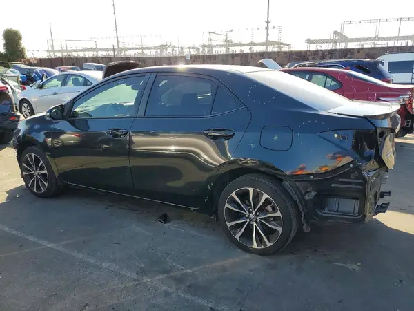 5YFBURHE2JP806673 2018 TOYOTA COROLLA - Image 2