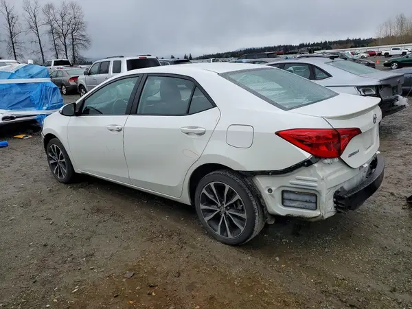 5YFBURHE2JP807628 2018 TOYOTA COROLLA - Image 2