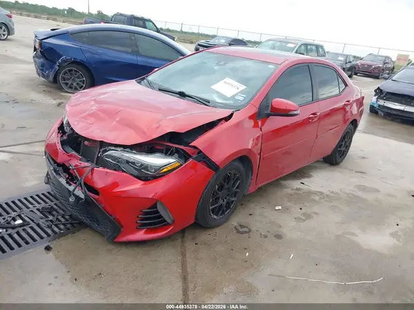 5YFBURHE2JP808097 2018 TOYOTA COROLLA - Image 2