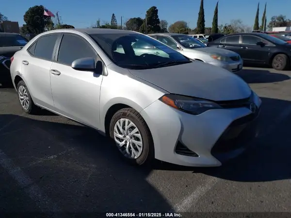 5YFBURHE2JP809833 2018 TOYOTA COROLLA - Image 1