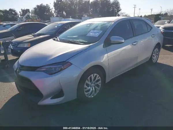 5YFBURHE2JP809833 2018 TOYOTA COROLLA - Image 2