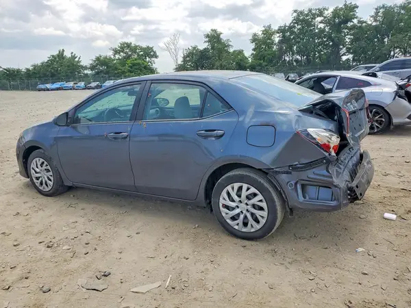 5YFBURHE2JP810920 2018 TOYOTA COROLLA - Image 2